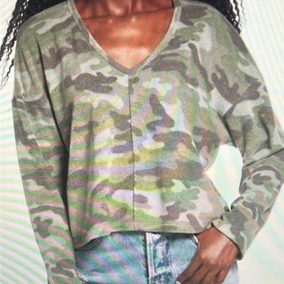 La La Land Creative Co Camo Crop Fleece Top NWT Large - Picture 1 of 9